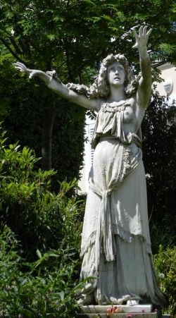 A 19th century CE statue of a female Druid, Potager du Dauphin à Meudon.